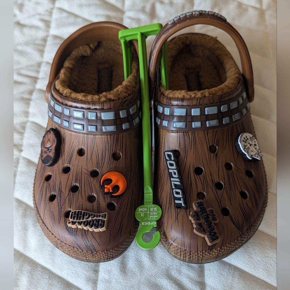 Stars x Crocs Classic Lined Clog Chewbacca - Mens 6 / Women's 8